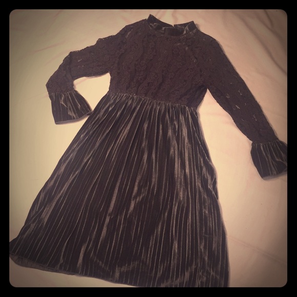 Dresses & Skirts - Vintage looking grey lace and velour dress.